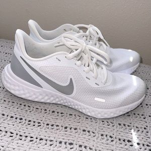 Womens Nike revolution 5